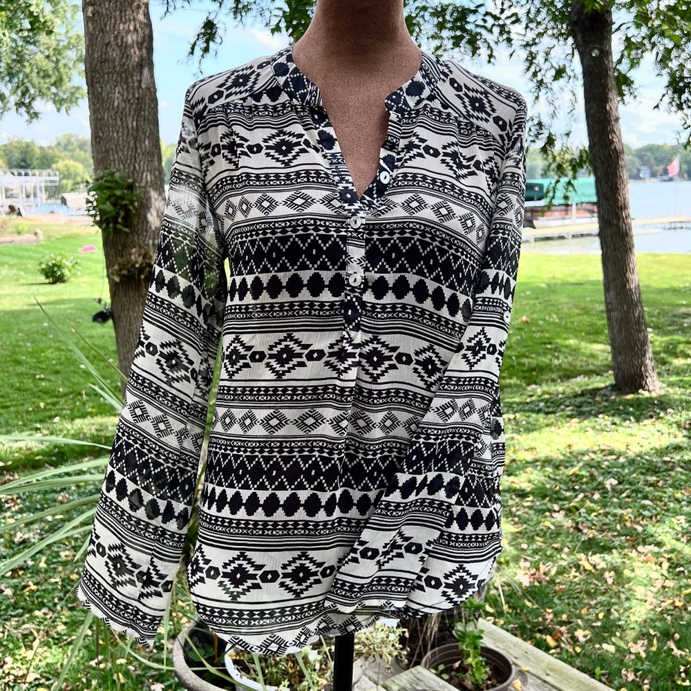 Long Sleeve Black and White Geometric Blouse